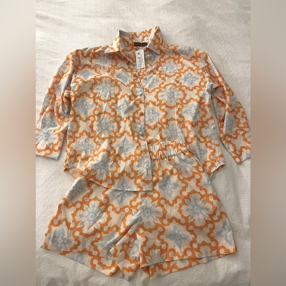 NEW with tags! Co-ord set, elastic short with matching button down shirt. Size L